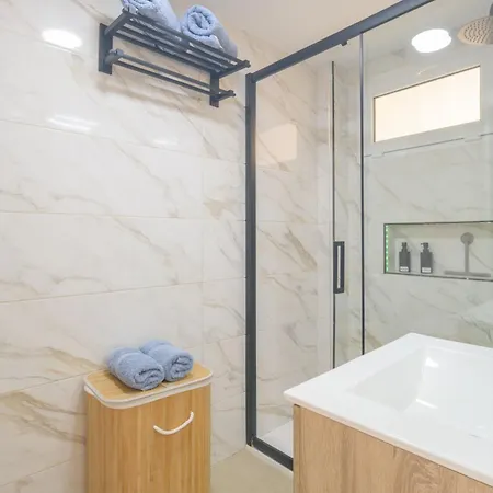 Encantador Estudio Con Piscina, Parking, Gran Tv - Centro